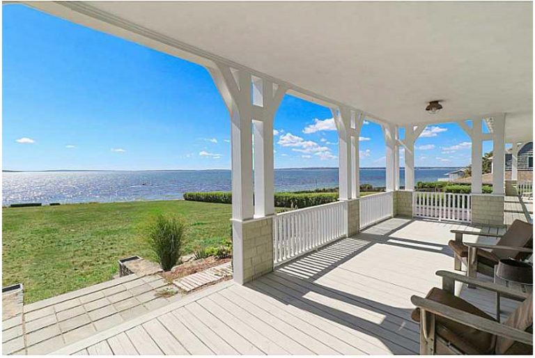 Barrington Bliss Historic Homes with a Waterfront Mott